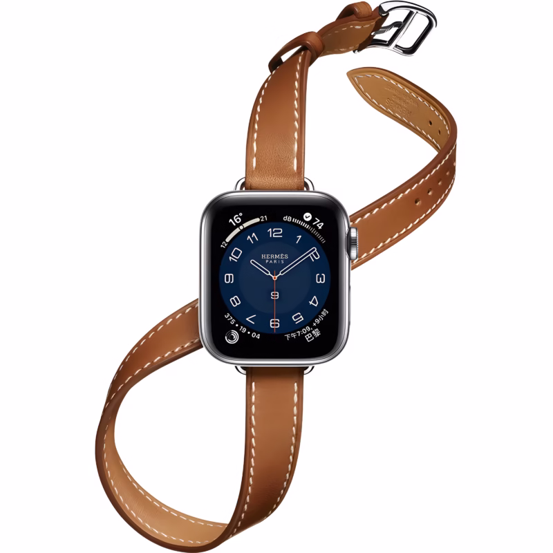 Bracelet Apple Watch EzStrap en cuir lisse marron au style élégant, à enroulement double, présenté en vue isolée sur fond transparent.