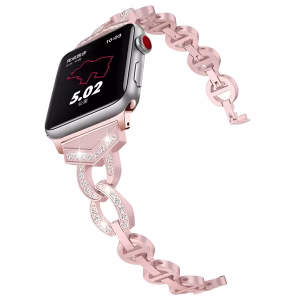 Bracelet Apple Watch EzStrap en métal rose doré, style bijou à chaînes entrelacées scintillantes, présenté en gros plan sur fond blanc.