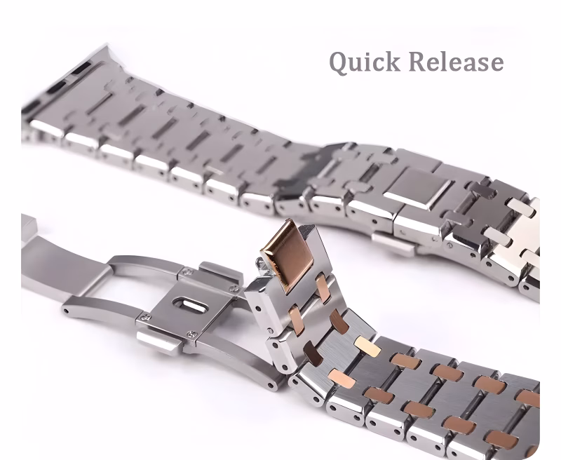 Bracelet Apple Watch EzStrap en métal acier inoxydable à maillons articulés, style élégant avec finition brossée et lisse, présenté en gros plan sur fond blanc.