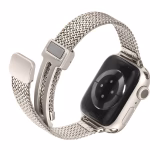 Bracelet Apple Watch EzStrap en métal inoxydable au maillage fin milanais, style élégant et finition lisse, présenté en gros plan sur fond blanc.