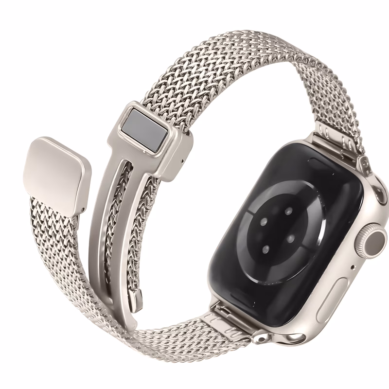 Bracelet Apple Watch EzStrap en métal inoxydable au maillage fin milanais, style élégant et finition lisse, présenté en gros plan sur fond blanc.