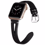Bracelet Apple Watch EzStrap en cuir noir lisse avec fente ornementale, présenté en gros plan sur fond blanc.