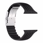 Bracelet Apple Watch EzStrap en silicone noir texturé de style sport, avec boucle déployante en métal, présenté en gros plan sur fond blanc.