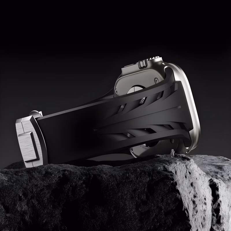 Bracelet Apple Watch EzStrap en silicone texturé noir, style sport avec fentes dynamisées, présenté en gros plan sur un rocher sombre.