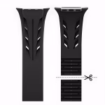 Bracelet Apple Watch EzStrap en silicone noir de style sport, avec fentes dynamisées texturées, présenté en gros plan sur fond gris clair.