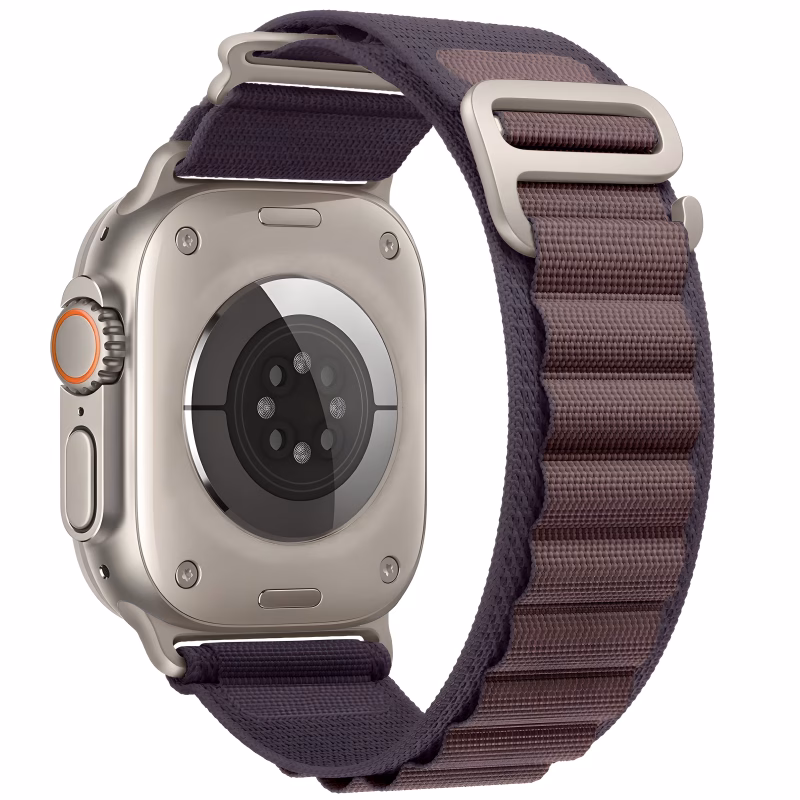 Bracelet Apple Watch EzStrap en nylon texturé de style sport, design Alpine Loop, présenté en gros plan sur une montre.