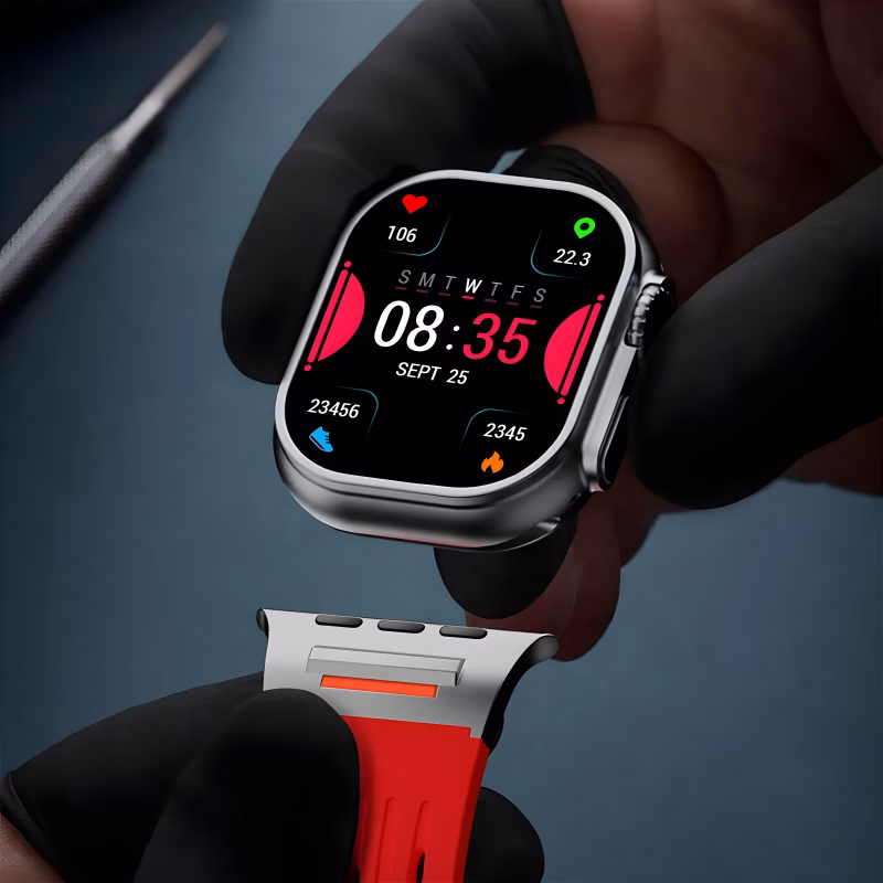 Bracelet Apple Watch EzStrap en métal au design sport perforé rouge, tenu en gros plan par une personne portant des gants noirs.