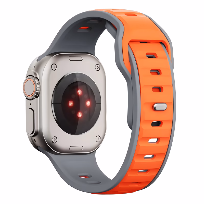 Bracelet Apple Watch EzStrap en silicone bicolore perforé, de style sport, présenté en gros plan sur fond blanc.